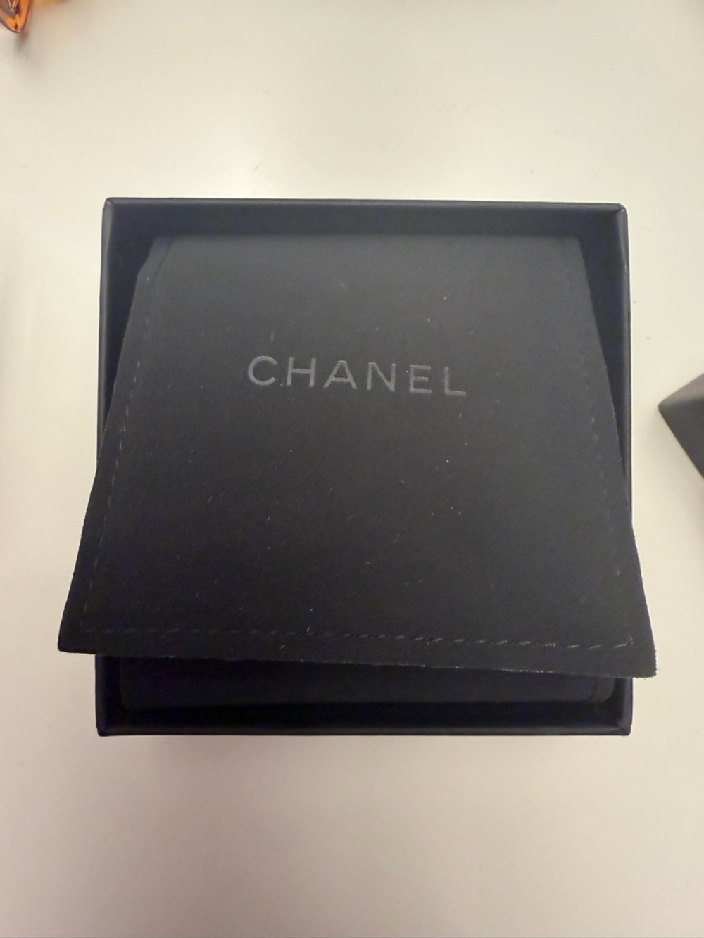 CHANEL Gold Interlocking CC scarf ring 2026 - Picture 13 of 13